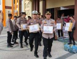 Sambut HUT Bhayangkara ke-78, Polres Pringsewu Salurkan Bantuan Ratusan Paket Sembako